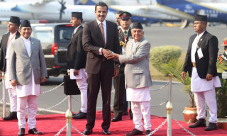 काठमाडौं आइपुगे कतारी राजा थानी 