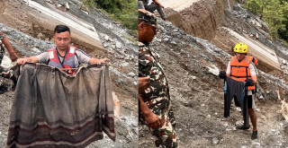 त्रिशुलीमा बेपत्ता बसको पर्दा भेटियो