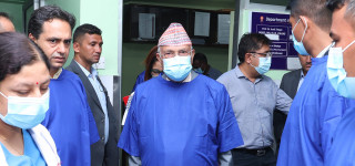 प्रधानमन्त्री ओलीले लिए घाइते क्याप्टेनको स्वास्थ्यावस्थाबारे जानकारी 