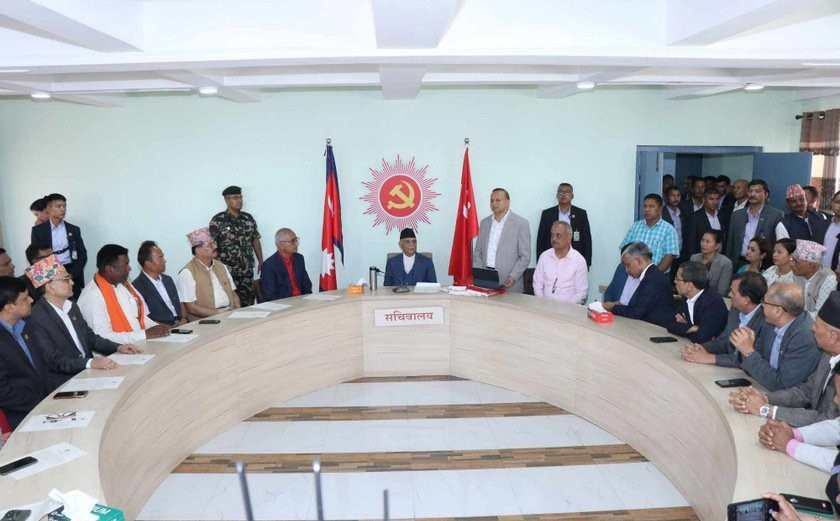 एमालेका नवनियुक्त उपाध्यक्ष बरालसहित केन्द्रीय सदस्यले लिए शपथ 