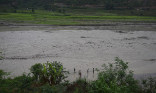 सुनकोसी नदिमा जिप खस्यो, तीन जना बेपत्ता