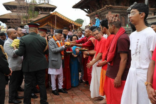 राष्ट्रपति पौडेलले गरे पाटन कृष्ण मन्दिरमा पुजाअर्चना