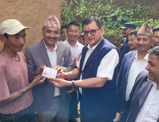 घरमै पुगेर दिइयो प्रकाशलाई नागरिकता 
