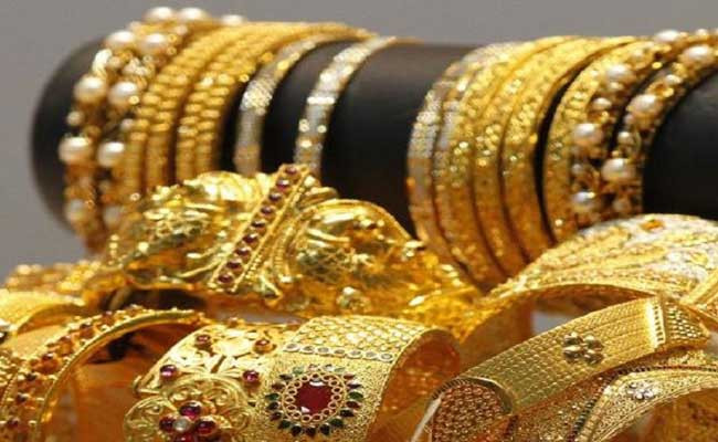 सुनचाँदीको मूल्य घट्यो, आज कतिमा हुँदैछ कारोबार ?