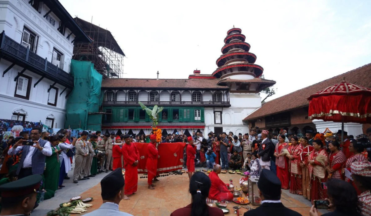 हनुमानढोकाको दशैंघरमा भित्र्याइयो फूलपाती 