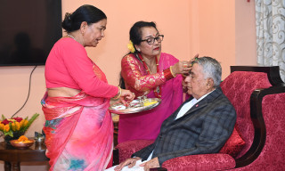 राष्ट्रपति पौडेलले लगाए बहिनीहरुबाट टीका
