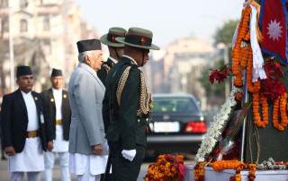 राष्ट्रपति पौडेलले गरे पृथ्वीनारायण शाहको शालिकमा माल्यार्पण (तस्बीरहरु)
