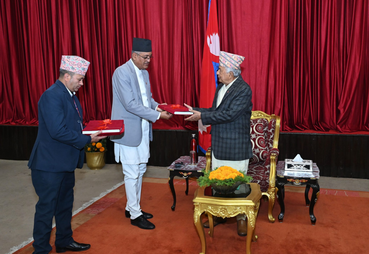 महान्यायाधिवक्ताको वार्षिक प्रतिवेदन राष्ट्रपतिसमक्ष प्रतिवेदन पेश