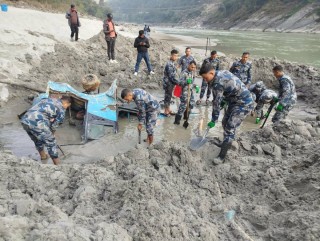 बालुवामा पुरिएको अवस्थामा भेटियो गणपतीको डिलक्स